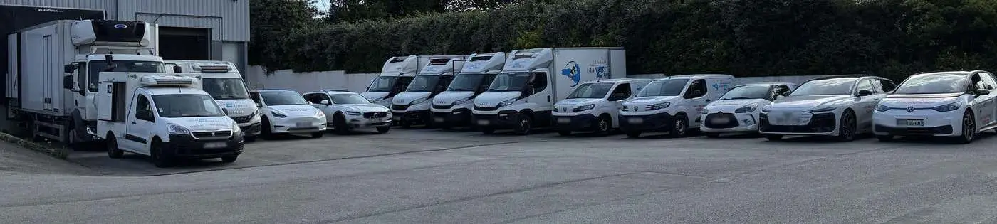 La flotte Vannes Express alignée devant la base de Saint-Avé